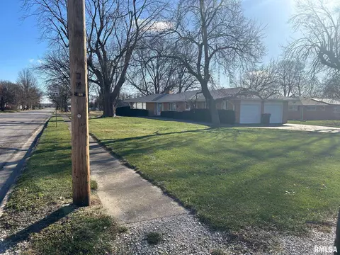219 E 1st St, Assumption, IL 62510 photo 33