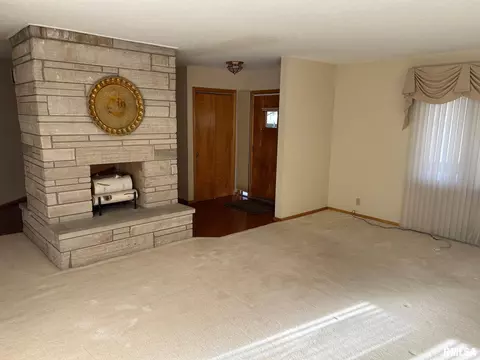 219 E 1st St, Assumption, IL 62510 photo 12