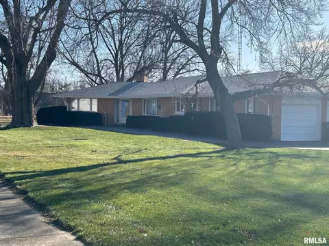 219 E 1st St, Assumption, IL 62510 photo 32
