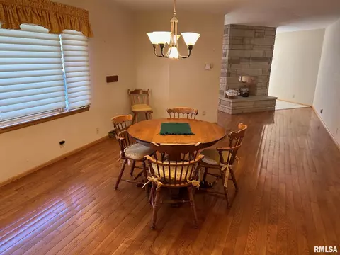 219 E 1st St, Assumption, IL 62510 photo 10