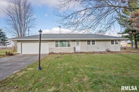 17601 New Salem Circle Dr, Petersburg, IL 62675