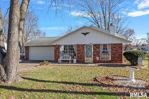 1828 Stanhope Rd, Springfield, IL 62702