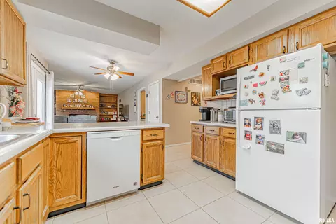 36 Gloucester Cir, Bloomington, IL 61704 photo 12