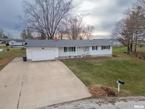 610 N Country Ln, Abingdon, IL 61410