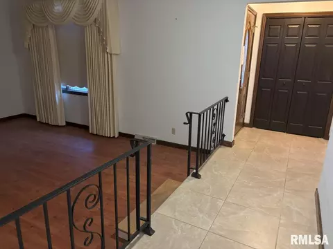 17 Dell Dr, Springfield, IL 62712 photo 2