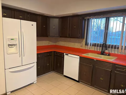 17 Dell Dr, Springfield, IL 62712 photo 4