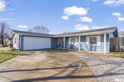 9 Timbercrest Dr, Sherman, IL 62684