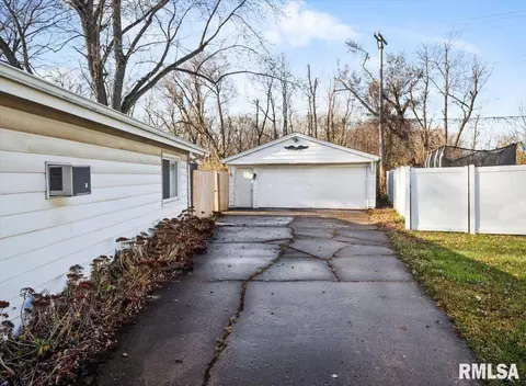 Exterior - 41 Coachlight Ct, Springfield, IL 62703 photo 1 of 5