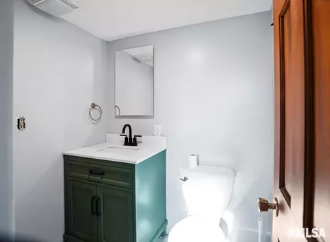 Bath - 41 Coachlight Ct, Springfield, IL 62703 photo 1 of 2
