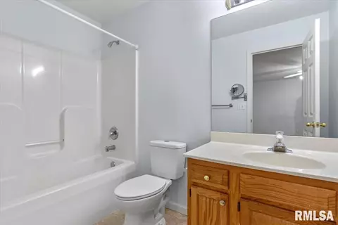 Bath - 2416 Neil St, Springfield, IL 62707 photo 3 of 3