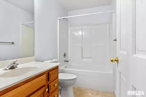 Bath - 2416 Neil St, Springfield, IL 62707 photo 1 of 3