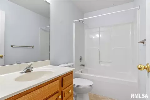 Bath - 2416 Neil St, Springfield, IL 62707 photo 2 of 3
