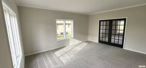 Living - 5216 Wildcat Run, Springfield, IL 62711 photo 4 of 5