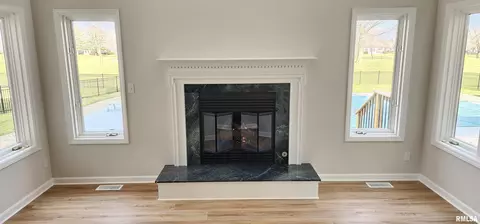 Living - 5216 Wildcat Run, Springfield, IL 62711 photo 2 of 5