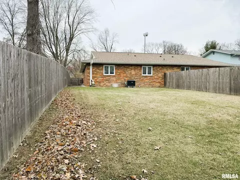 Exterior - 2208 E Hazel Dell Rd, Springfield, IL 62703 photo 2 of 3