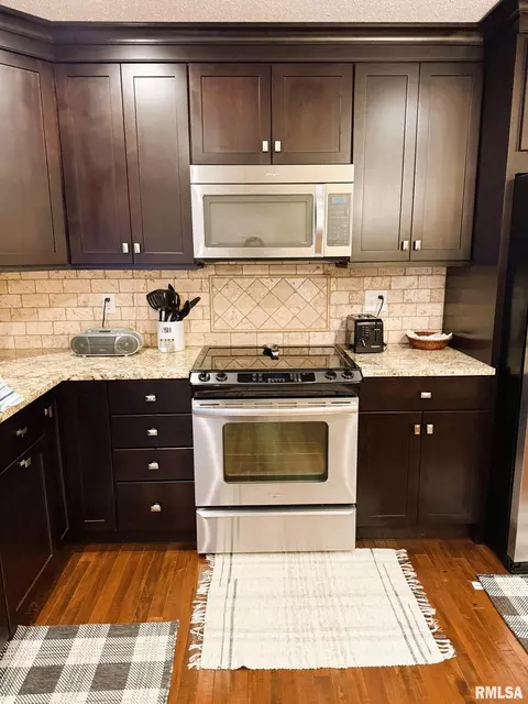 Kitchen - 2208 E Hazel Dell Rd, Springfield, IL 62703 photo 2 of 2