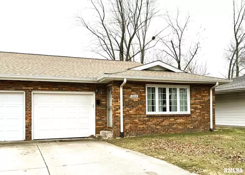 2208 E Hazel Dell Rd, Springfield, IL 62703