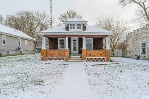 517 4th St, Lincoln, IL 62656