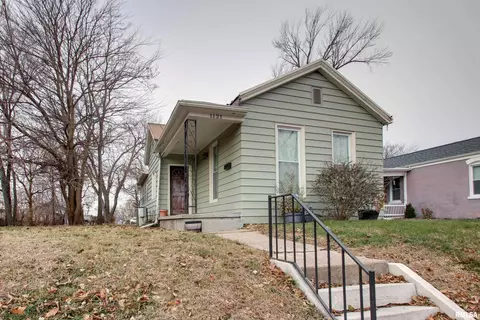 1121 N 10th St, Quincy, IL 62301