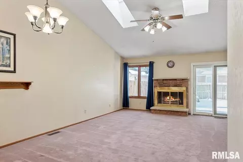 209 Astoria Rd, Springfield, IL 62704 photo 9