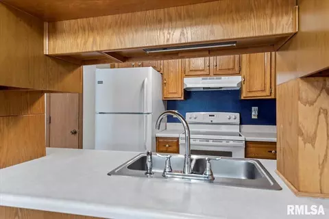 209 Astoria Rd, Springfield, IL 62704 photo 6