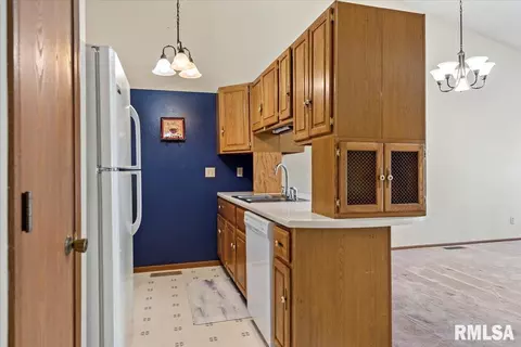 209 Astoria Rd, Springfield, IL 62704 photo 4