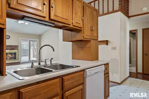 209 Astoria Rd, Springfield, IL 62704 photo 8