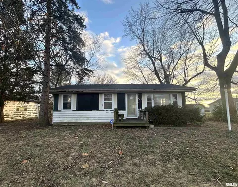 52 Huston St, Galesburg, IL 61401