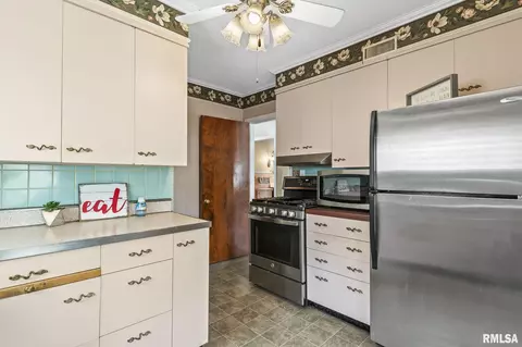1520 W Edwards St, Springfield, IL 62704 photo 9