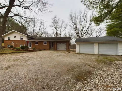 13985 Harris Rd, Athens, IL 62613