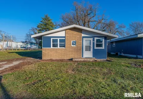 908 N Monroe St, Lincoln, IL 62656