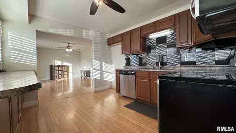 3131 E Fox Run St, Quincy, IL 62301 photo 5