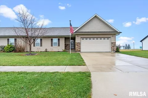 607 Liana Ave, New Berlin, IL 62670