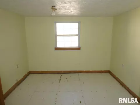 Bedroom - 2840 S 12th St, Springfield, IL 62703 photo 3 of 4