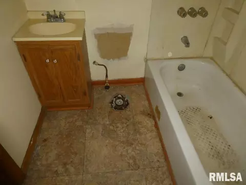 Bath - 2840 S 12th St, Springfield, IL 62703 photo 2 of 3
