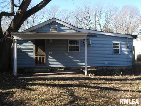 Exterior - 2840 S 12th St, Springfield, IL 62703 photo 2 of 3