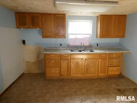 Kitchen - 2840 S 12th St, Springfield, IL 62703 photo 1 of 1