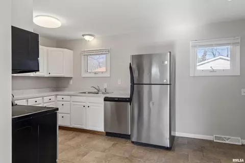 Kitchen - 1805 E Grant St, Springfield, IL 62703 photo 1 of 3