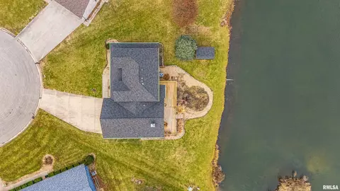 21 Prairie Ln, Mount Pulaski, IL 62548 photo 4