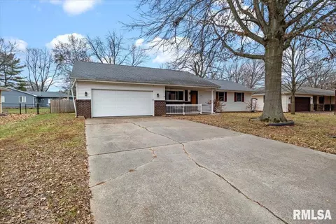 115 Cottonwood Dr, Chatham, IL 62629