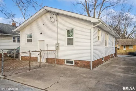 Exterior - 2329 S 11th St, Springfield, IL 62703 photo 1 of 1