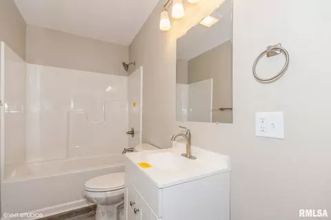 Bath - 2329 S 11th St, Springfield, IL 62703 photo 1 of 1