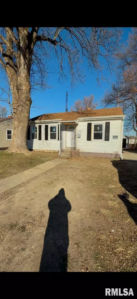 2113 E Monroe St, Springfield, IL 62703