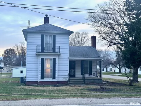 206 Elm St, Waverly, IL 62692