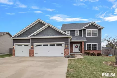 905 Cypress Dr, Chatham, IL 62629