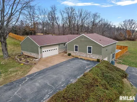 22 N Wind Ln, Cantrall, IL 62625