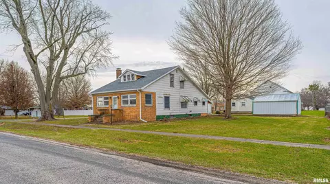 120 E Oak St, Broadwell, IL 62634