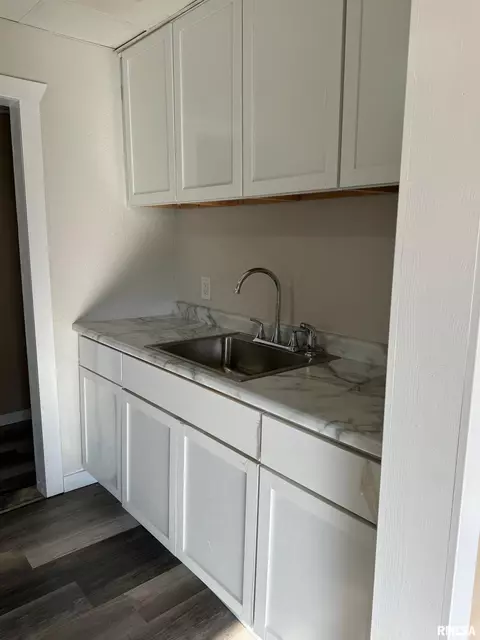 2327 Stuart St, Springfield, IL 62703 photo 5