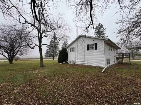 Exterior - 200 E Franklin St, Henderson, IL 61439 photo 7 of 9
