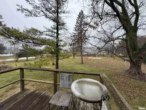 Other - 200 E Franklin St, Henderson, IL 61439 photo 2 of 15